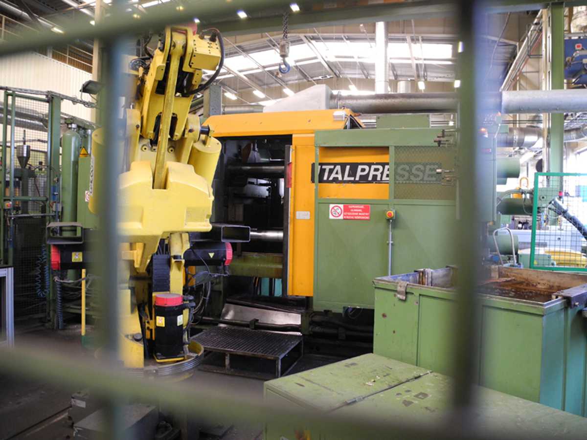 FANUC S-420 i F铸造机器人，二手HR1815